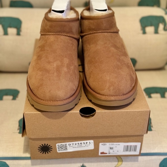 *NEW IN BOX* UGG Classic Ultra Mini Boots- CHESTNUT- Size 10 (EU 41) - Picture 2 of 5